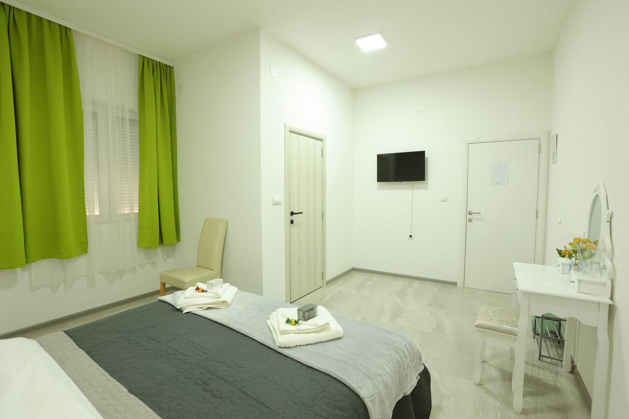 Ivan'S Guesthouse Paraćin Eksteriør bilde